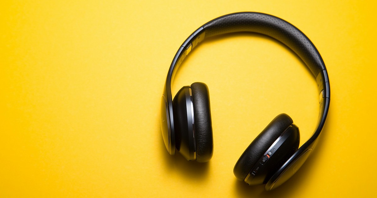YouTube Music AI hudbu označí, Deezer ji nechá skrýt. Streaming hledá pravidla pro syntetický obsah
